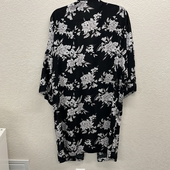 Spiritual Gangster Black Floral Front Tie Kimono Robe OS - Picture 9 of 10